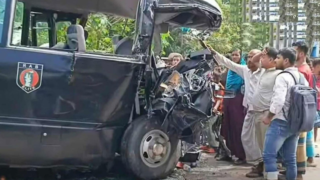 র‍্যাবের গাড়ি ও বাসের মুখোমুখি সংঘর্ষ, নিহত ৩