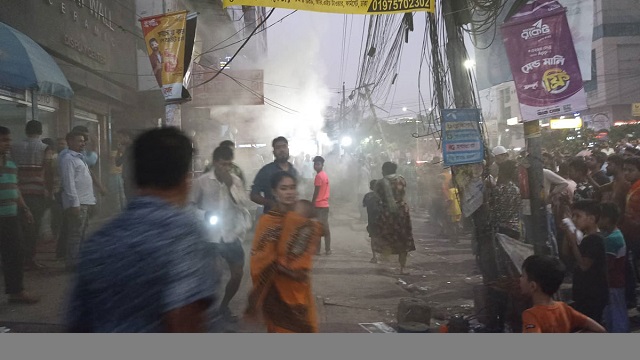 বাংলামোটরে ভবনে আগুন