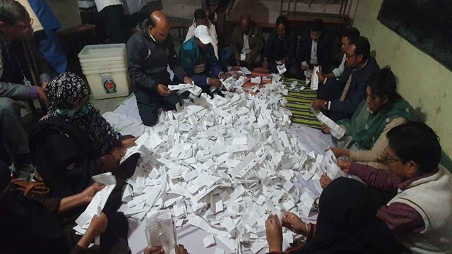 ভোট গণনা চলছে, ফলাফলের অপেক্ষা