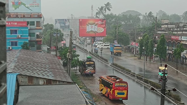 টানা ৩৭ দিন পর স্বস্তির বৃষ্টিতে ভিজলো চুয়াডাঙ্গা