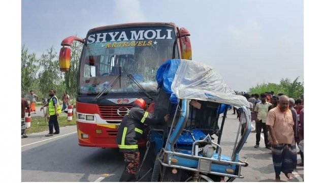 বাসের ধাক্কায় নিহত অটোরিকশাযাত্রী, আহত ৩