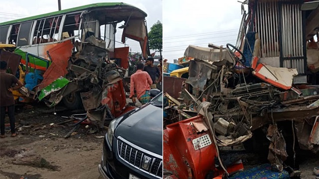 বাস ও ট্রাকের সংঘর্ষে পরমাণু শক্তি কমিশনের ৩ কর্মকর্তা নিহত