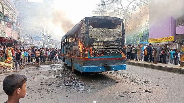 বঙ্গবন্ধু এভিনিউয়ে বাসে আগুন