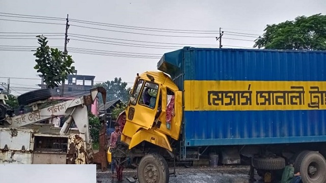 চাঁদপুরে বাস-পিকআপ সংঘর্ষে চালক নিহত, আহত ২