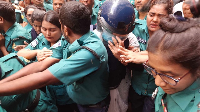 ‘ডাক্তার-ইঞ্জিনিয়ার হতে সন্তানকে জোর করা যাবে না’