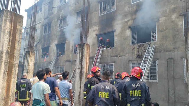 ৯ ঘণ্টা পর ডেমরার আগুন নিয়ন্ত্রণে