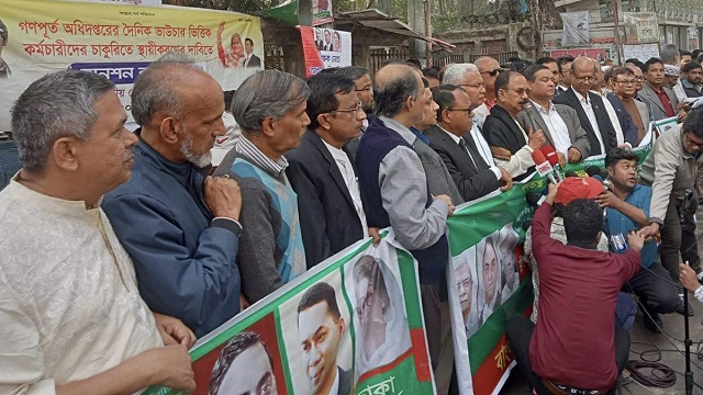 জাতির উদ্দেশে ভাষণ দিয়ে প্রধানমন্ত্রীকে পদত্যাগের আহ্বান