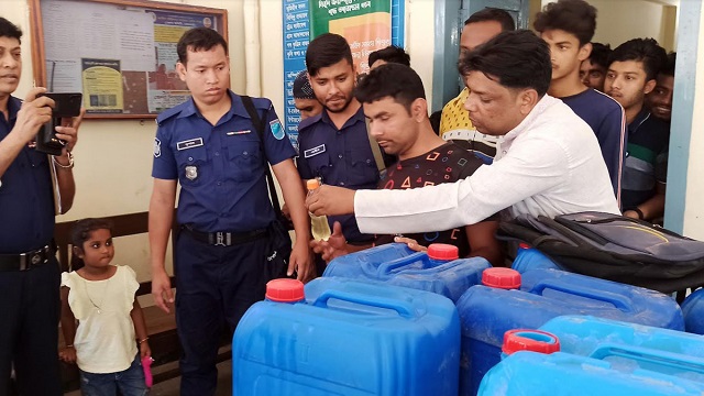 তেল বলে হলুদ মেশানো পানি বিক্রি, প্রতারক গ্রেপ্তার