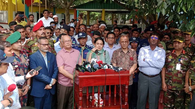 যশোরে রেল ক্রসিংয়ে ট্রেনের ধাক্কায় ট্রাক চালক ও হেলপার নিহত