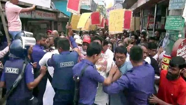 ঝালকাঠিতে বিএনপির সঙ্গে ছাত্রলীগ-যুবলীগের সংঘর্ষ, পুলিশসহ আহত ১৫