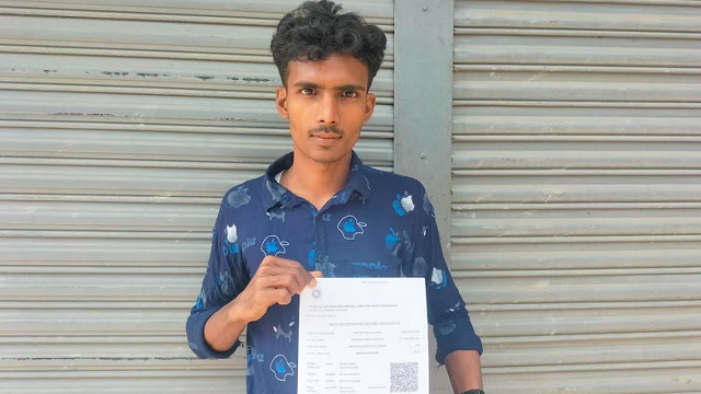 বাবার থেকে ৪, মায়ের চেয়ে ১৪ বছরের বড় কলেজছাত্র সাত্তার