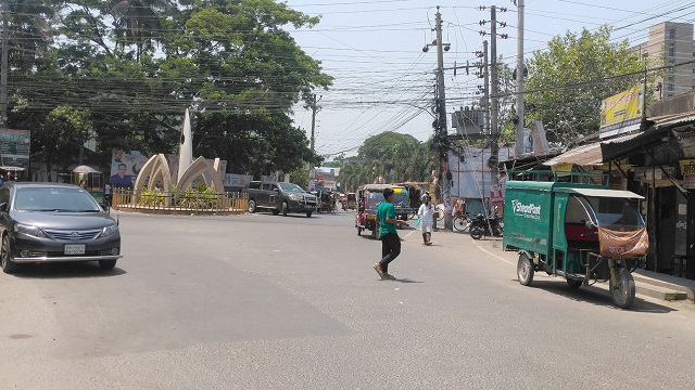 ৪২ দশমিক ৬ ডিগ্রি তাপমাত্রায় পুড়ছে যশোর