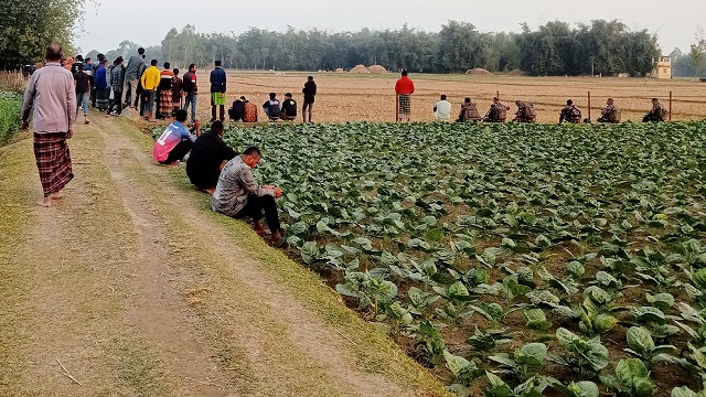 চলন্ত ট্রেনে কিশোরী ধর্ষণ, অভিযুক্ত এটেনডেন্ট বরখাস্ত