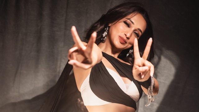 &lsquo;আপনাদের ভালোবাসা চাই&rsquo;