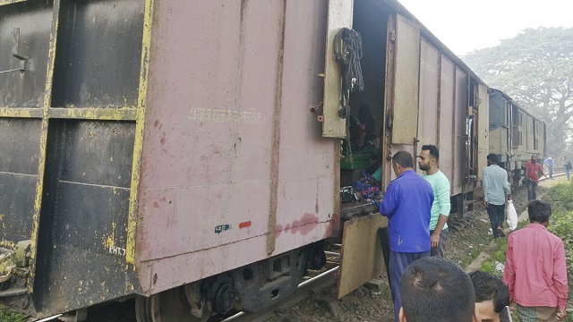 ময়মনসিংহ এক্সপ্রেসের বগি ফের লাইনচ্যুত