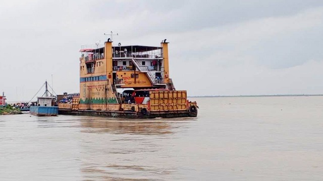 দৌলতদিয়া-পাটুরিয়া নৌরুটে ফেরি চলাচল শুরু