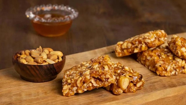 শীতে গুড় ও বাদাম একসঙ্গে খেলে শরীরে যা ঘটে