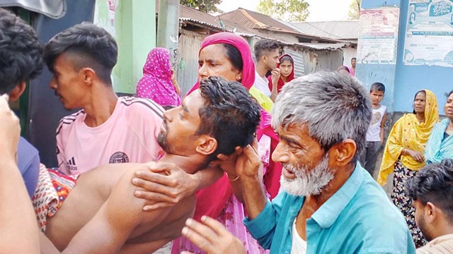 স্থানীয়রা সাওয়ালকে উদ্ধার করে শজিমেক হাসপাতালে নিয়ে ভর্তি করেছিল। ছবি-সংগৃহীত