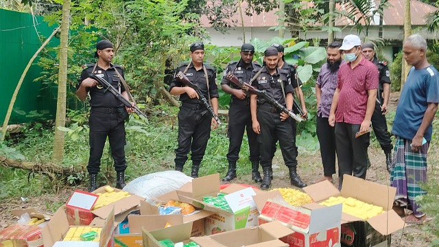 মানিকগঞ্জে নকল সাবান তৈরির কারখানায় র‌্যাবের অভিযান