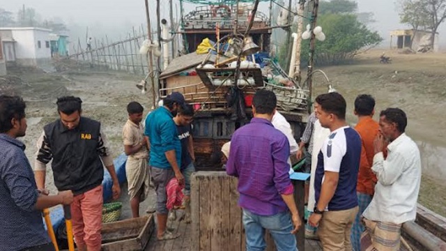 বঙ্গোপসাগরে ডাকাতির ঘটনায় চট্টগ্রামে ৪ জলদস্যু আটক