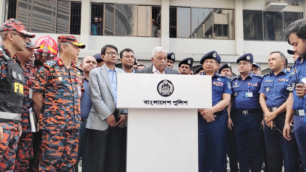 ‘বঙ্গবাজারে আগুনের ঘটনায় কোনো সংস্থার অবহেলা থাকলে ব্যবস্থা’