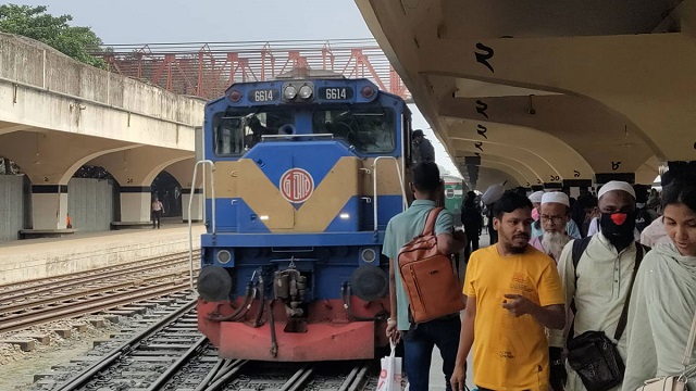 ঈদের ৯ জোড়া বিশেষ ট্রেনের সময়সূচি জেনে নিন