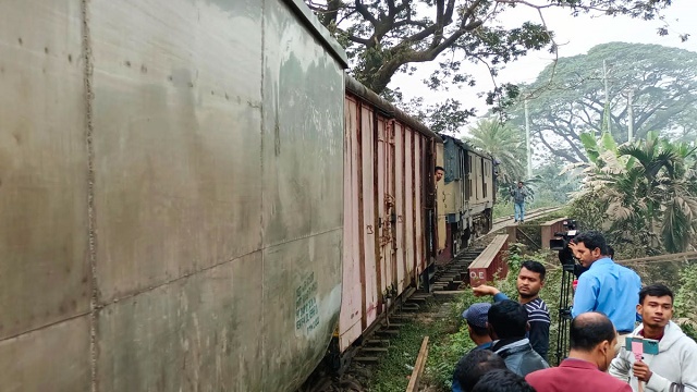 লাইনচ্যুত বগি উদ্ধার, ময়মনসিংহে ট্রেন চলাচল সচল