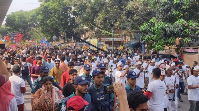 ঝলমলে রোদেও চারদিন ধরে শৈত্যপ্রবাহ