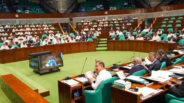 শৃঙ্খলা ভঙ্গ ও অবাধ্যতায় সরাসরি বরখাস্তের বিধান রেখে সংসদে বিল পাস