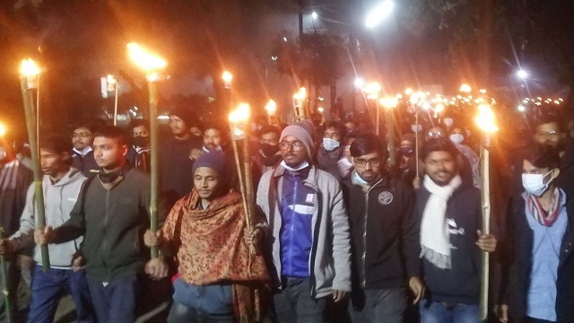ভিসি’র পদত্যাগের দাবিতে শাবি ক্যাম্পাসে মশাল মিছিল